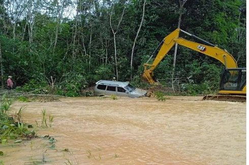 2 Orang Tewas Setelah Mobilnya Terseret Banjir di Barito Selatan Kalteng