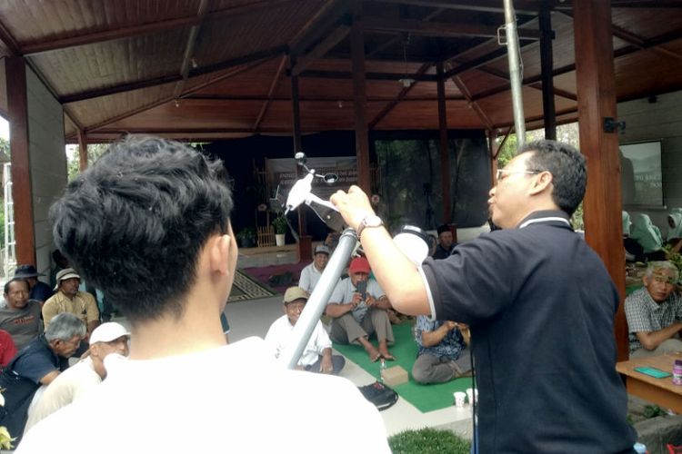 Bantu Petani Blitar Hadapi Perubahan Iklim, Dosen IPB Pasang Alat Deteksi Cuaca
