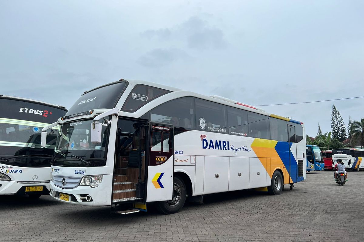 Bus DAMRI Lampung-Bandung