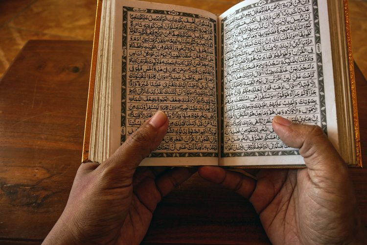 Daftar 114 surat dalam Al-Quran lengkap dengan arti dan jumlah ayat, dari Al-Fatihah hingga An-Nas.