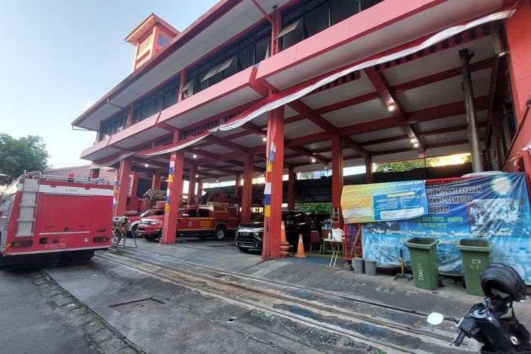 Pos Sektor Tambora Suku Dinas Penanggulangan Kebakaran dan Penyelamatan Jakarta Barat.