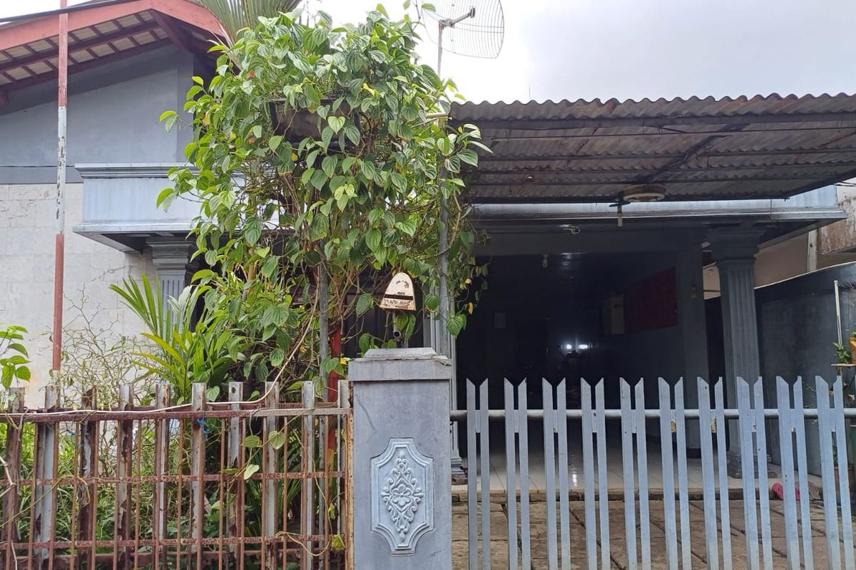 Rumah dukun yang memiliki senjata api dan granat di Kampung Sawah, Ciputat Timur, Tangerang Selatan