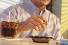 Batuk dan Sesak, Waspadai Penyakit Paru Kronis karena Rokok
