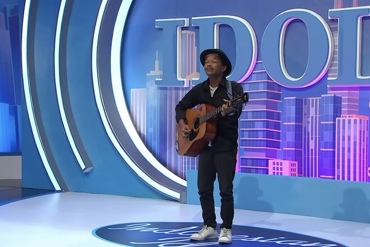 Alif Pamuji, pengamen asal Purbalingga, Jawa Tengah, tampil di audisi Indonesian Idol 2023. 