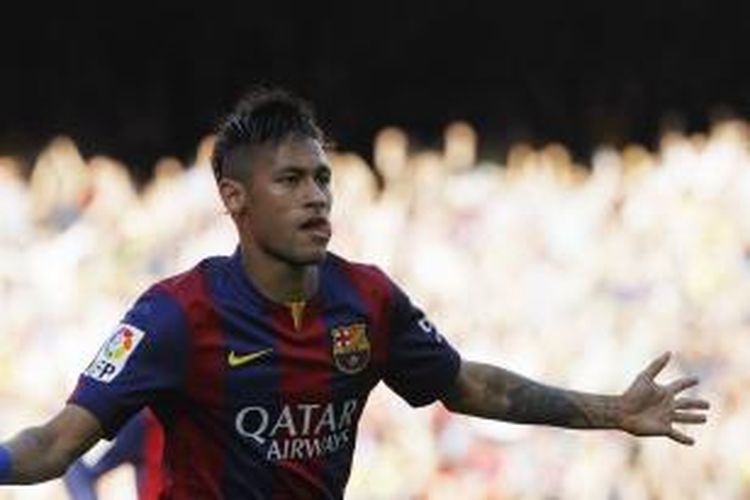 Penyerang Barcelona Neymar merayakan keberhasilannya mencetak gol pada menit ke-51 pertandingan Primera Division melawan Real Sociedad, di Camp Nou, Barcelona, Sabtu (9/5/2015). Gol itu menentukan kemenangan Barcelona 1-0.