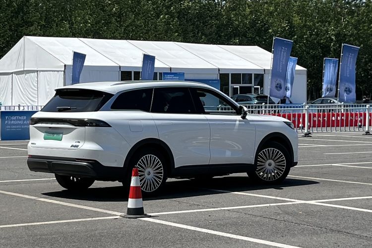 Test drive Chery Tiggo 9 CSH di Wuhu, China