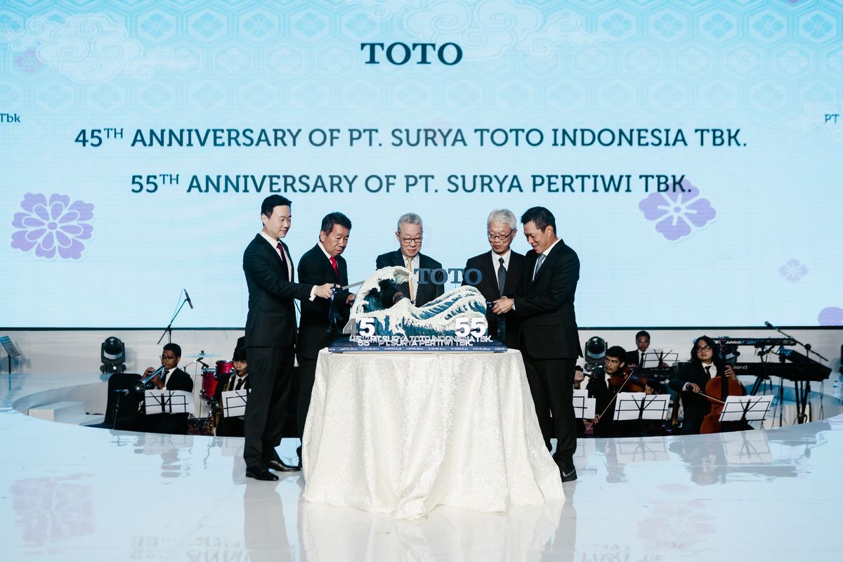 PT Surya Toto Indonesia Tbk dan PT Surya Pertiwi Tbk merayakan ulang tahun bersama.