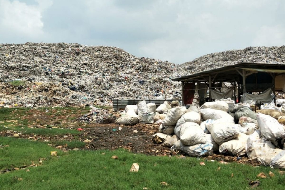 Tempat Pembuangan Akhir (TPA) Burangkeng, Kecamatan Setu, Kabupaten Bekasi, Senin (25/2/2019).