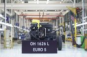 Produksi Cikarang, DCVMI Ekspor Perdana Sasis Mercedes 1626L Euro 5