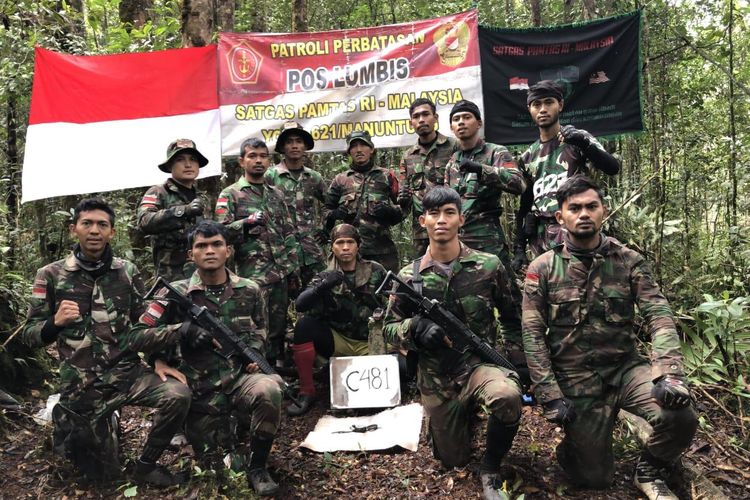 Prajurit Satgas Pamtas RI Malaysia Yonif 621/Manuntung yang menyelesaikan misi patroli 24 hari dari target 40 hari penugasan