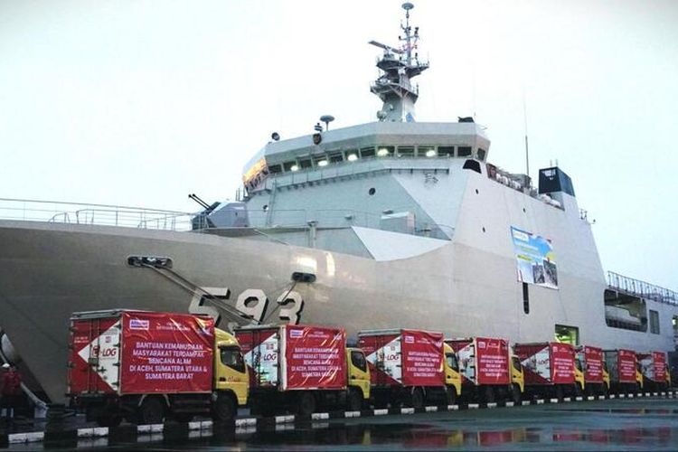 Penyaluran bantuan logistik Alfamart melalui jalur laut.