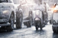 Tips Parkir Mobil yang Aman Saat Musim Hujan