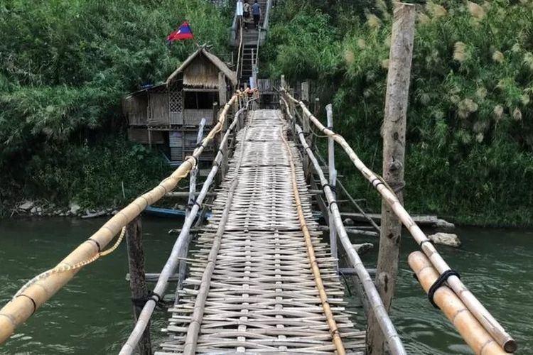 Sungai Nam Khan di Laos juga mengandung limbah obat-obatan.