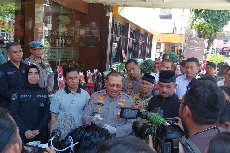 Kapolda Sumbar Suharyono memberikan pers Minggu (23/6/2024) di Padang