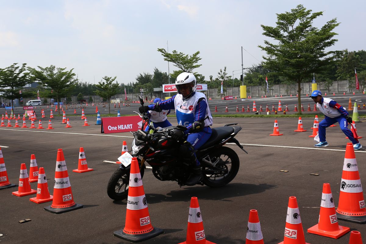 Honda kembali menggelar ajang kompetisi instruktur keselamatan berkendara bertajuk The 16th Astra Honda Safety Riding Instructors Competition (AHSRIC) 2025.