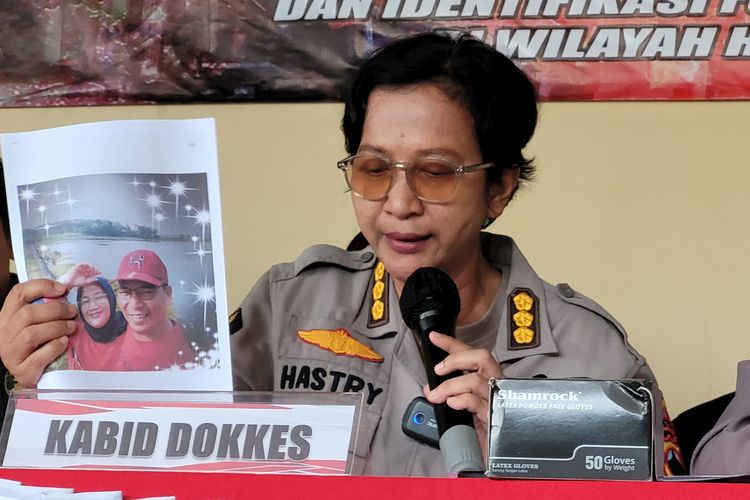 Kabid Dokkes Polda Jateng Kombes dr Sumy Hastry saat konferensi pers di Mapolres Banjarnegara, Senin (10/4/2023).