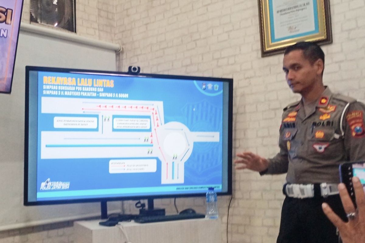 Kasatlantas Polresta Malang Kota, Kompol Aristianto Budi Sutrisno pada Jumat (7/6/2024), menjelaskan rekayasa lalin pengamanan Tour de Panderman. 