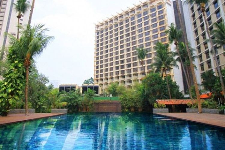 Fasilitas kolam renang di Hotel Sultan, Jakarta.