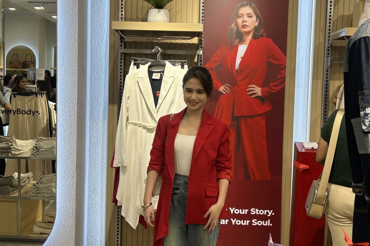 Tissa Biani Bagi Tips Mix and Match Blazer untuk Tampil Formal dan Kasual