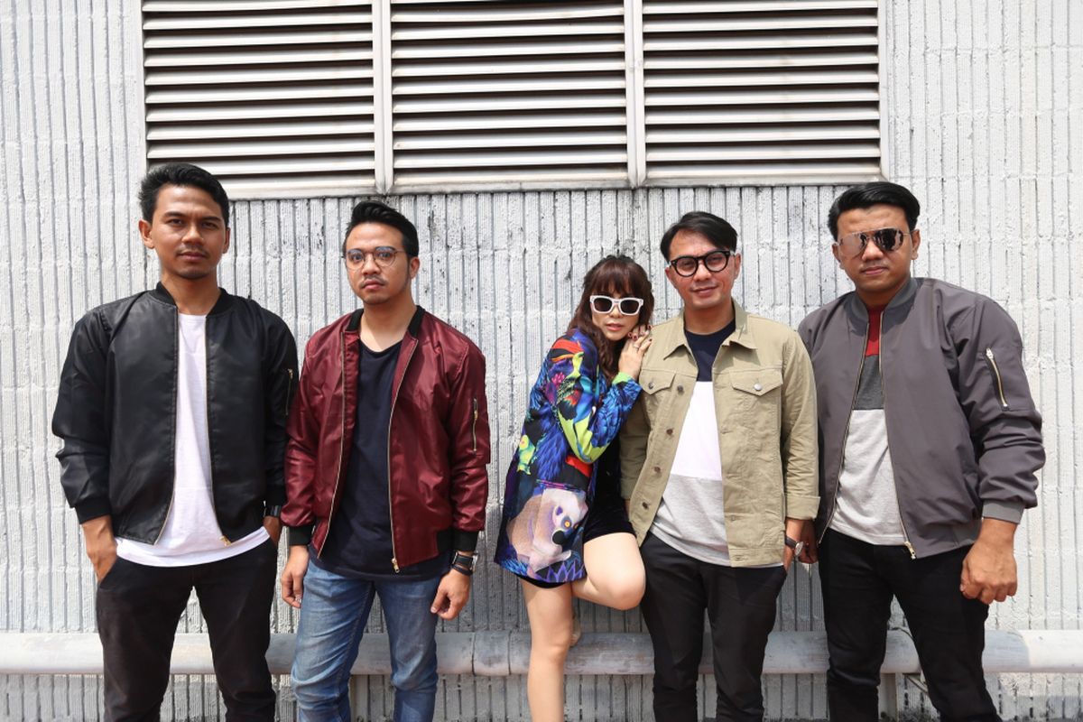 Grup band Geisha berpose usai wawancara di Kantor Kompas Gramedia, Palmerah Selatan, Jakarta (20/5/2017). Geisha berbagi cerita tentang single pertama mereka dengan judul Cinta Itu Kamu dari album terbarunya.