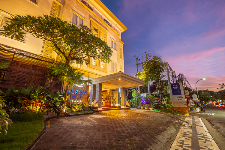 New Alron Hotel di Kuta, Kabupaten Badung, Bali. Salah satu hotel di Bali yang menawarkan promo Nyepi2023
