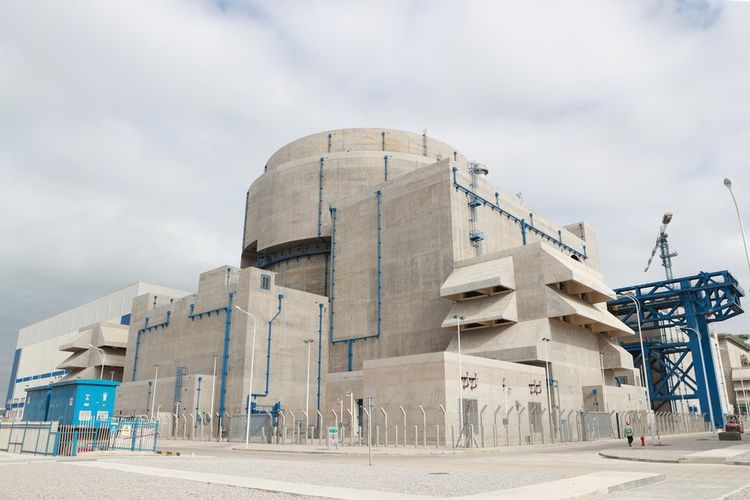 Pembangkit listrik tenaga nuklir (PLTN) China yang menggunakan reaktor nuklir generasi ketiga, Hualong One, di Kota Fuqing, Provinsi Fujian, China.