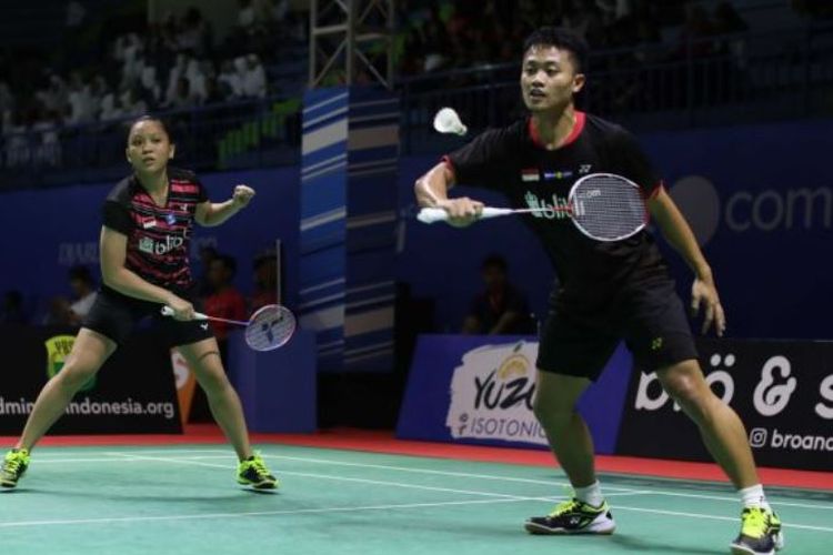 Pebulu tangkis ganda campuran Indonesia, Akbar Bintang Cahyono, saat berpasangan dengan Winny Oktavina Kandow. Kini, Akbar Bintang berduet dengan Marsheilla Gischa Islami pada Swiss Open 2022.