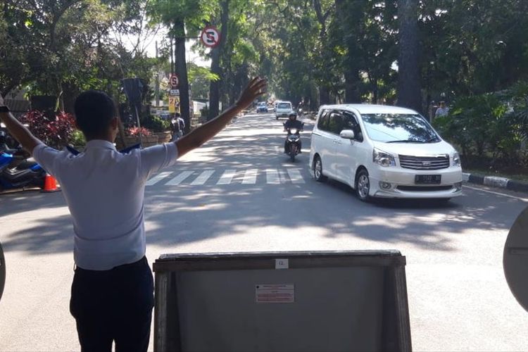 Dinas Perhubungan Kota Bandung dan Polrestabes Bandung melakukan rekayasa lalulintas di Jalan Sukajadi dan Cipaganti yang mengarah ke Setiabudi dan Lembang. 