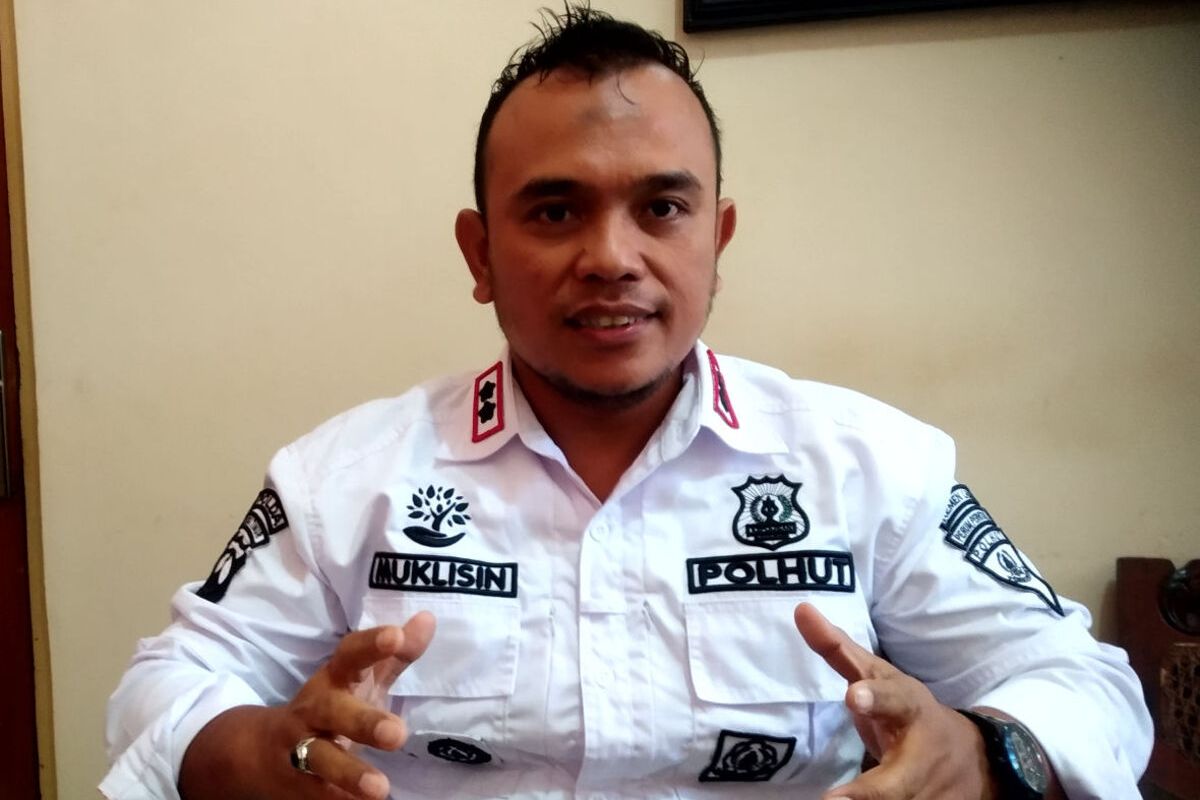 Administratur Perhutani KPH Blitar Muklisin memberikan keterangan pers, Rabu (2/8/2023)