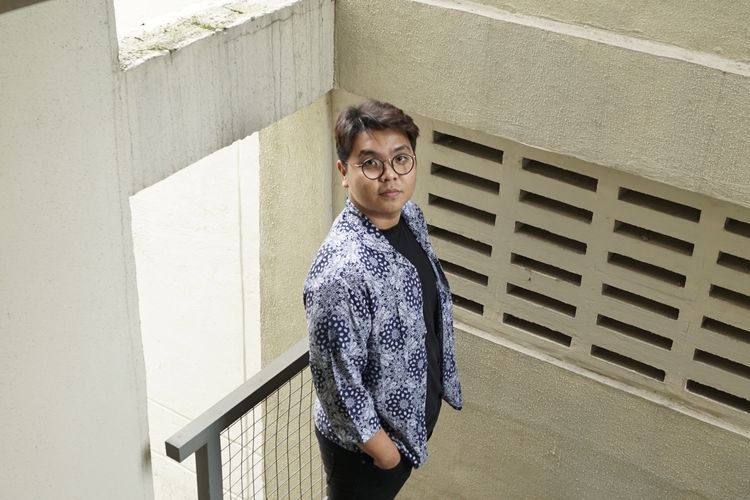 Juan Reivener, mahasiswa tingkat akhir Universitas Padjadjaran (Unpad) yang sukses merilis singke pertamanya berjudul Terpikat sambil mengerjakan skripsi.                         