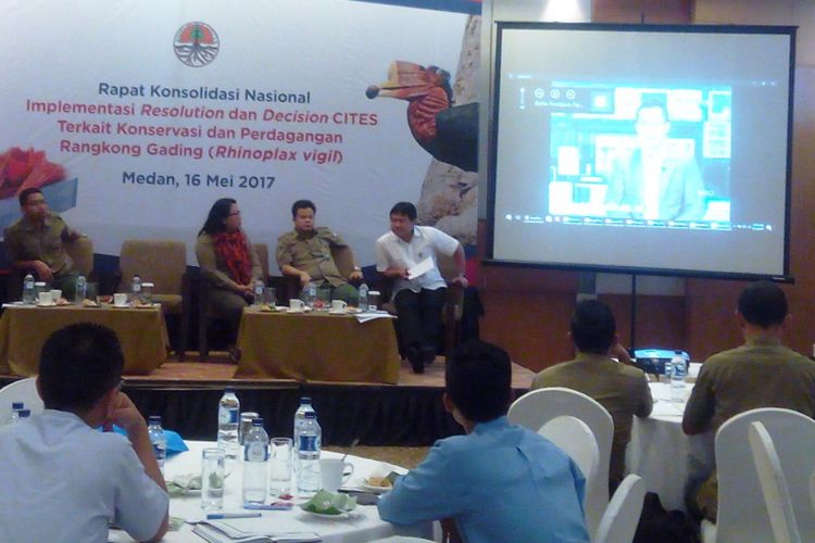 Rapat Konsolidasi Nasional Implementasi Resolution dan Decision CITES terkait Konservasi dan Perdagangan Rangkong Gading di Medan, Selasa (16/5/2017)