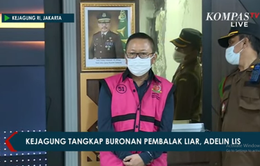 Tangkapan layar buronan Kejaksaan Agung, Adelin Lis saat tiba di Kejaksaan Agung RI, Jakarta, Sabtu (19/6/2021) malam.