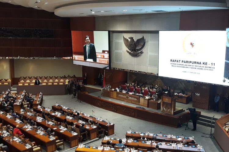 Pengesahan I Dewa Kade Wiarsa Raka Sandi sebagai komisioner KPU di Kompleks Parlemen, Senayan, Jakarta, Kamis (27/2/2020).