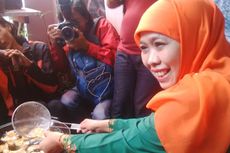 Khofifah Borong Tempe dan Keripik Samiler di Eks Kawasan Lokalisasi Dolly