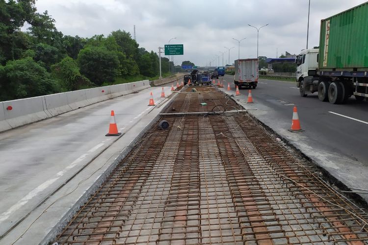 Perbaikan di Jalan Tol Jagorawi