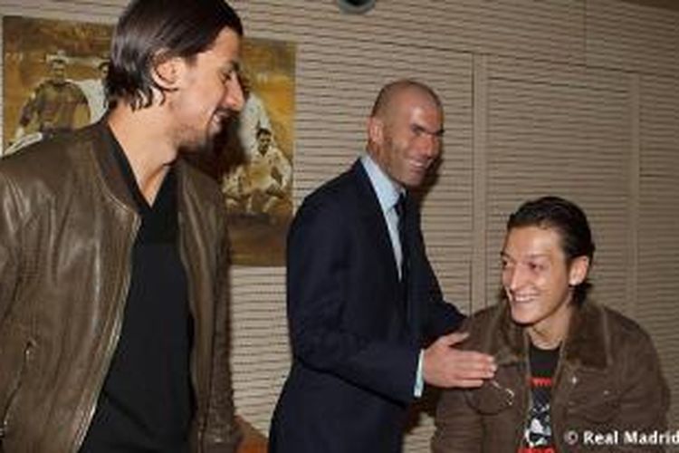 Zinedine Zidane bersama Mesut Ozil dan Sami Khedira