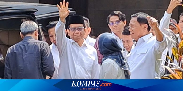 Seperti Anies-Cak Imin, Mahfud Juga Pakai Kemeja Putih-Peci Hitam Saat Berangkat ke KPU