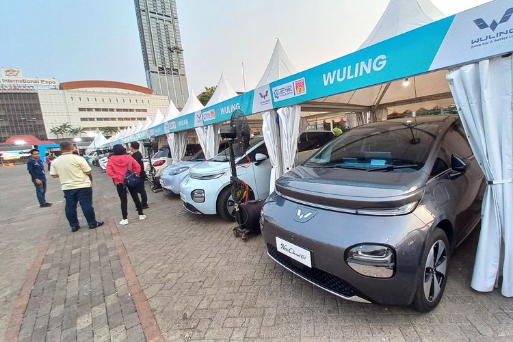 Area test drive mobil listrik di PEVS 2025
