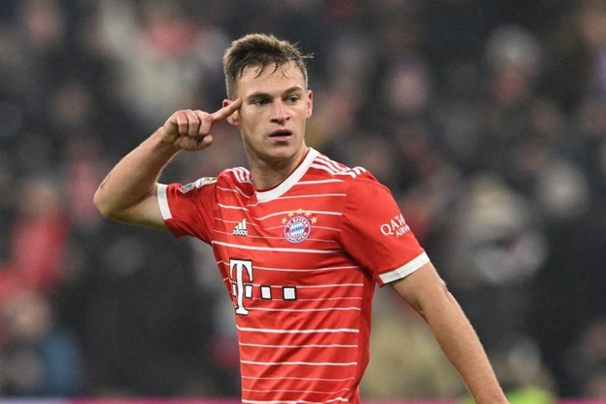 Pemain Bayern Muenchen, Joshua Kimmich, merayakan gol ke gawang Koeln. Bayern Muenchen harus puas bermain 1-1 melawan tim papan tengah Bundesliga, FC Koeln, pada Rabu (25/1/2023) dini hari WIB.