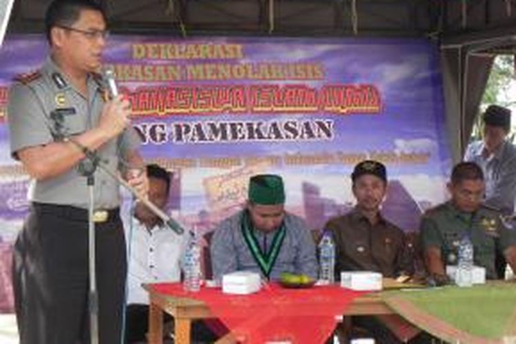 Kapolres Pamekasan, AKBP Nanang Chadarusman, saat menyampaikan sambutan dalam acara Deklarasi Pamekasan menolak ISIS, Senin (18/8/2014).