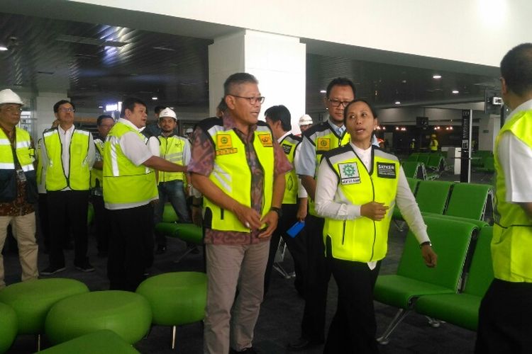 Menteri BUMN Rini Soemarno mengunjungi proyek Terminal Baru Bandara Ahmad Yani Semarang, Jumat (1/6/2018).