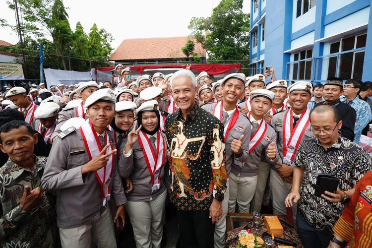 Gubernur Jawa Tengah (Jateng) Ganjar Pranowo saat menghadiri acara Gubernur Mengajar di Grobogan, Kamis (15/6/2023).


