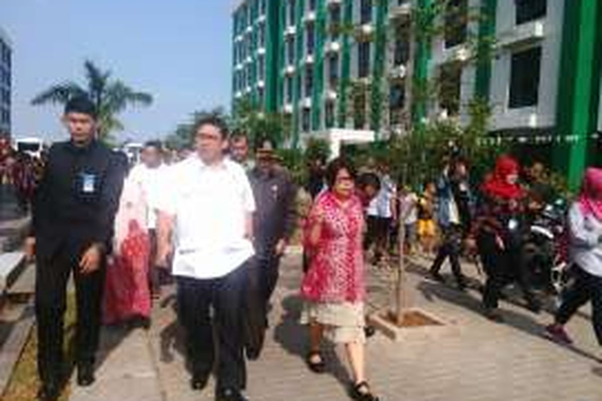 Wakil Ketua Dewan Perwakilan Rakyat (DPR), Fadli Zon tiba di Rumah Susun (Rusun) Rawa Bebek, Cakung, Jakarta Timur. Jumat (16/9/2016)