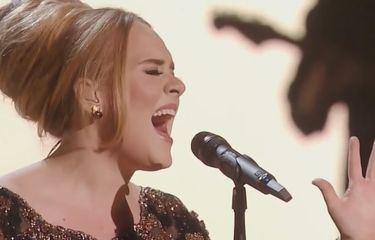 Adele, penyanyi dan penulis lagu asal Inggris.