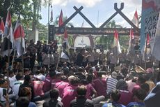 Massa Anggota Grup Kecimol Geruduk Kantor Gubernur NTB, Desak Polisi Pidanakan Penari Erotis