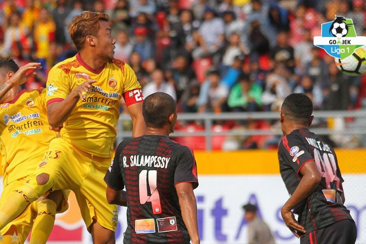 Laga Sriwijaya FC vs Persipura Jayapura berakhir imbang 2-2, Sabtu (14/4/2018). 