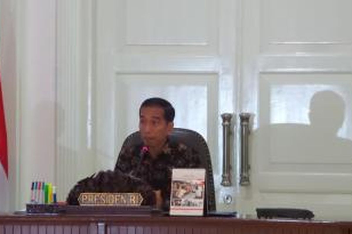 Presiden Joko Widodo saat memimpin rapat terbatas soal pertanian dan perkebunan di Kantor Presiden, Rabu (8/4/2015).