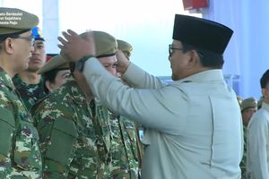 Saat Prabowo Rapikan Baret Cak Imin dan Ketua DPD...