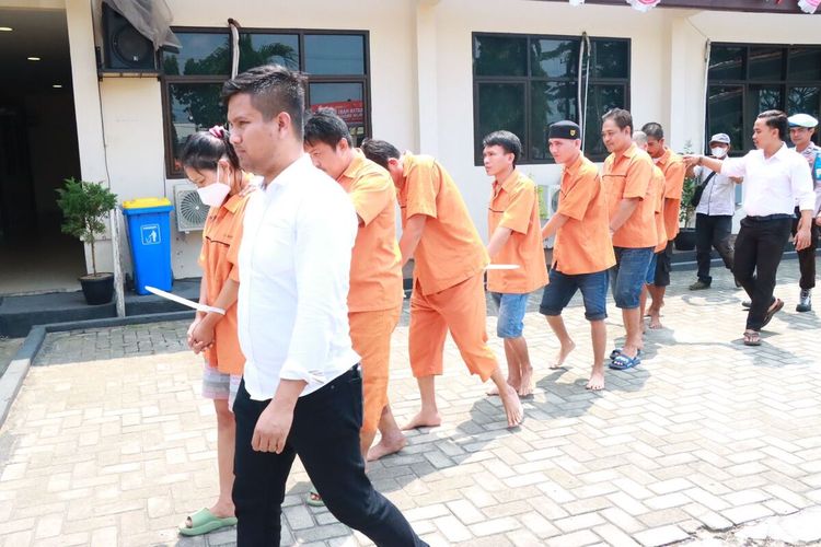 Para anggota sindikat peredaran narkoba di Lampung Timur yang ditangkap polisi, Senin (21/8/2023).