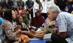 Ganjar Pranowo Pastikan Pengungsi Korban Banjir di Kudus Aman